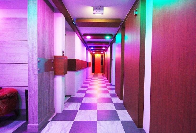 מוטל Andong Hotel Nine