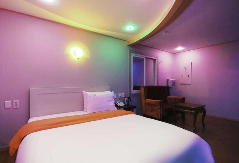 מוטל Andong Hotel Nine