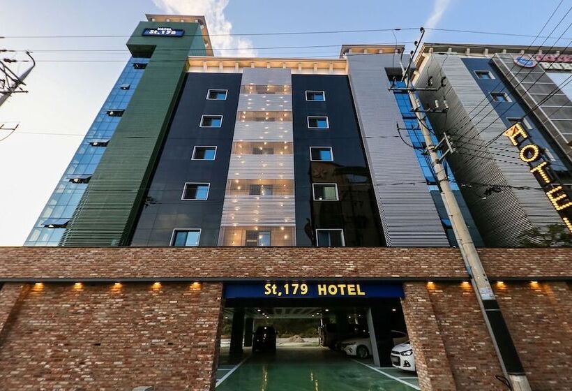 モーテル Cheonan St179