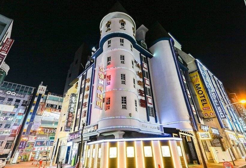 모텔 About