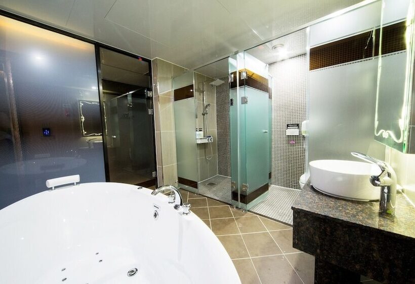 Мотель Design Hotel 2ne1 Jukdo Market Pohang