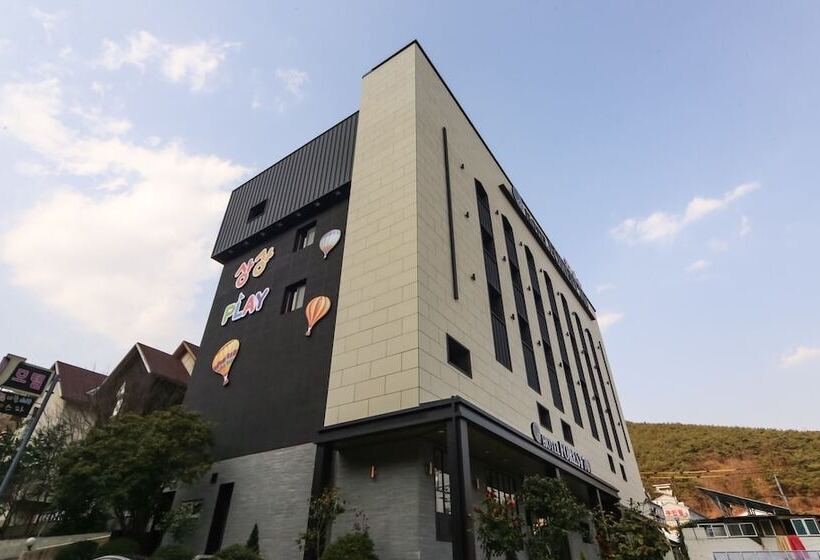 فندق على الطريق Forest 701