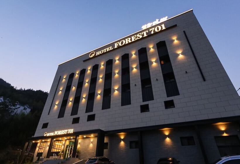 فندق على الطريق Forest 701