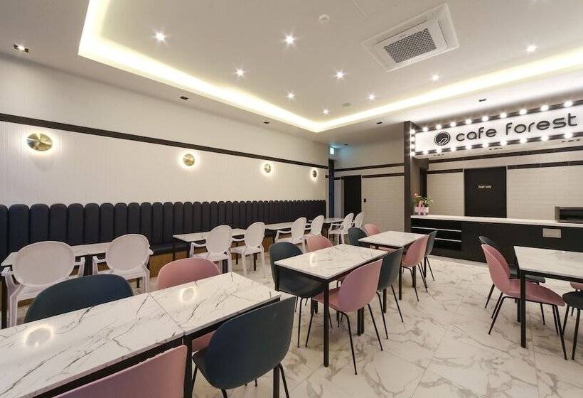 فندق على الطريق Forest 701