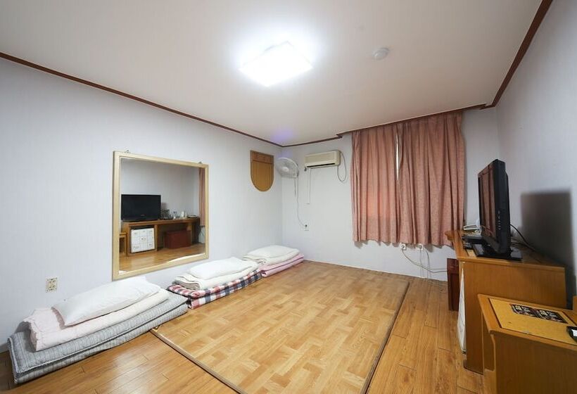 Motel Gangjin Buseong Park