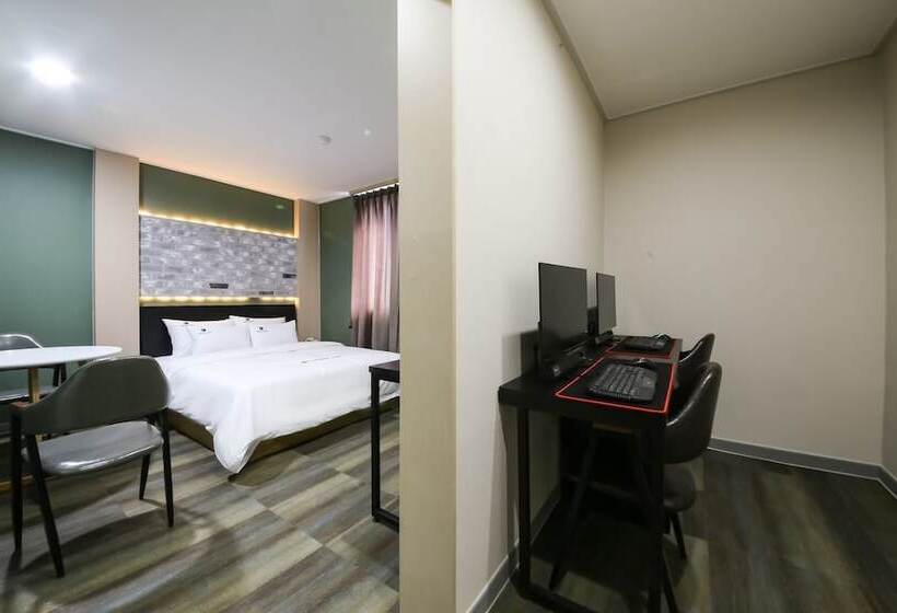 מוטל Gunsan Hotel Lin