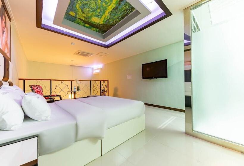 מוטל Iksan Luxury