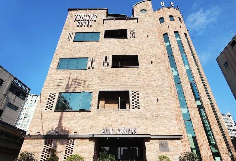 فندق على الطريق Jinju Seven Brix