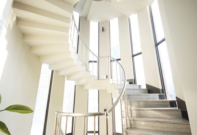 فندق على الطريق Jinju Seven Brix