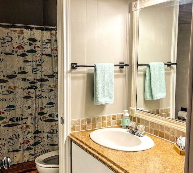 Мотель Reel Inn And Lodge