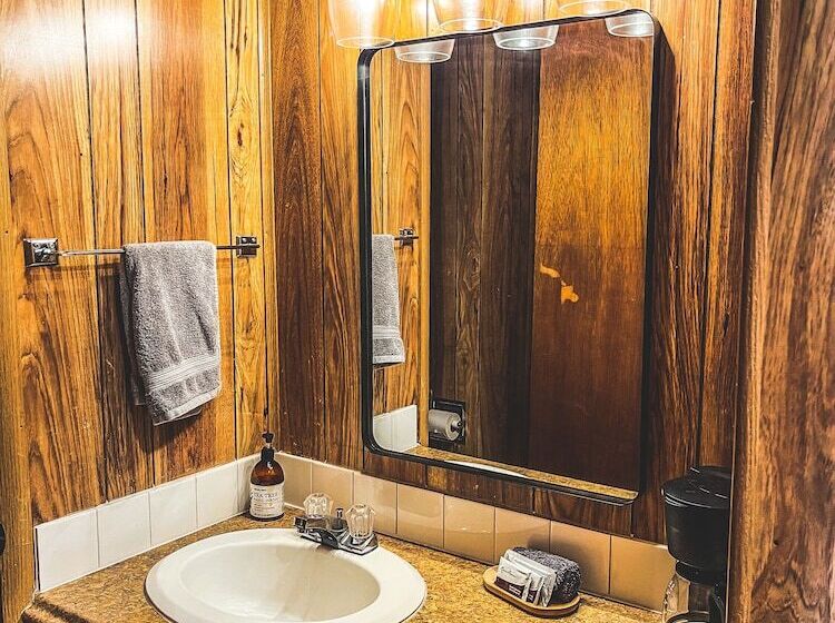 Мотель Reel Inn And Lodge