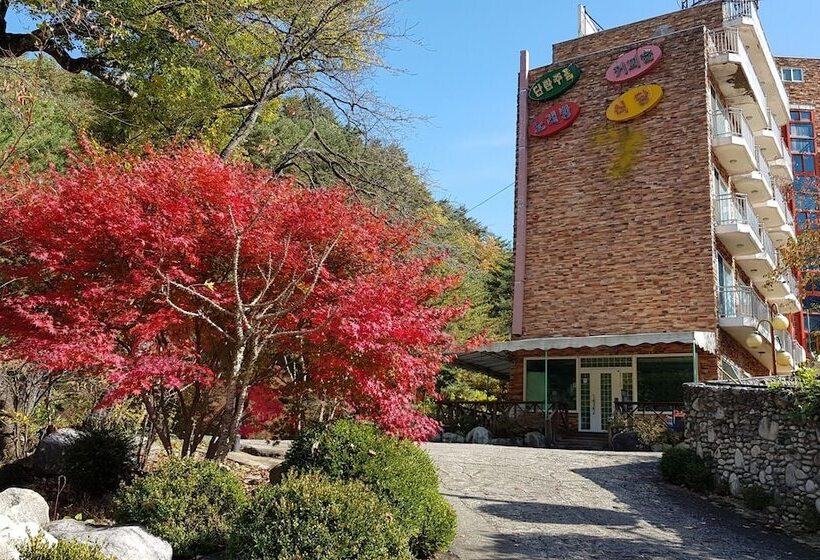 מוטל Yangyang Galcheon Family Resort