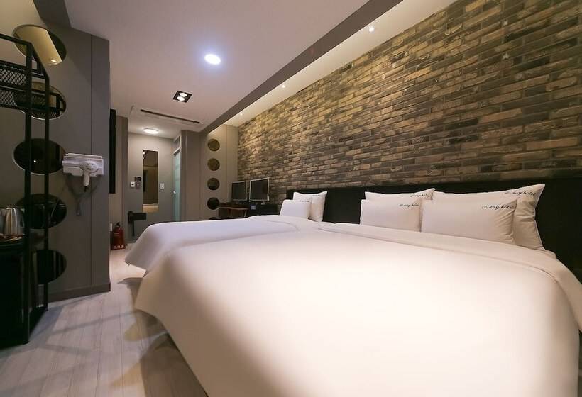 汽车旅馆  Yeongcheon D Day