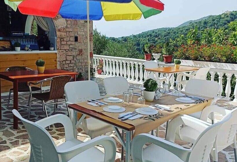 פנסיון Double Room With Private Bathroom Kitchen Balcony