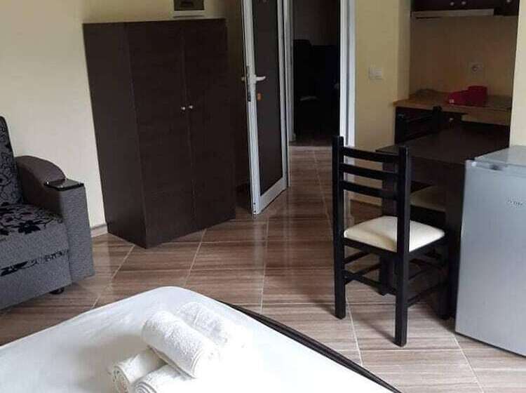 פנסיון Double Room With Private Bathroom Kitchen Balcony