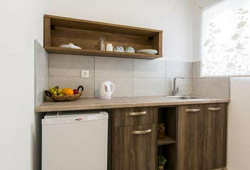 פנסיון Euphoria Complex