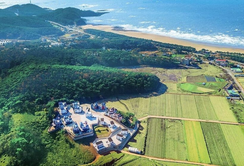 Pensió Taean Blueisland Pool Villa