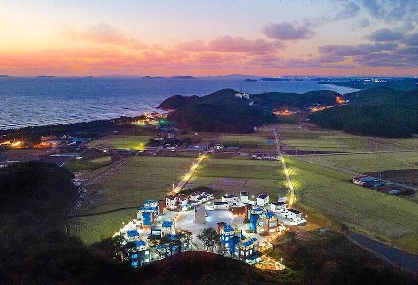 Pensiune Taean Blueisland Pool Villa