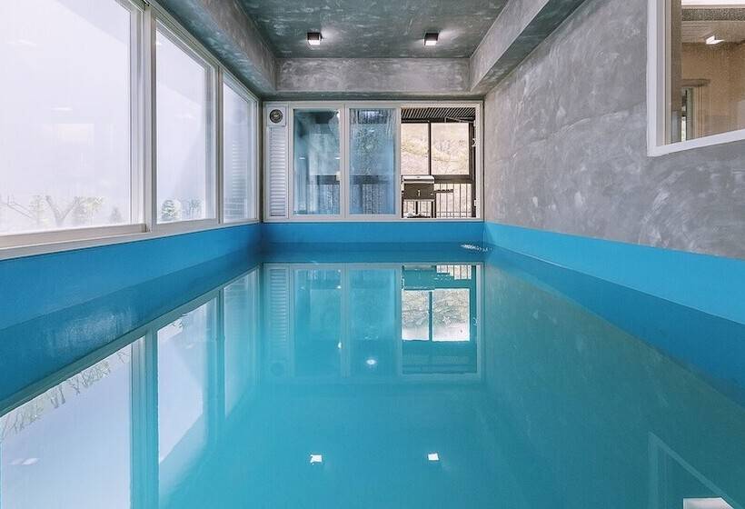 Pensió Taean Blueisland Pool Villa