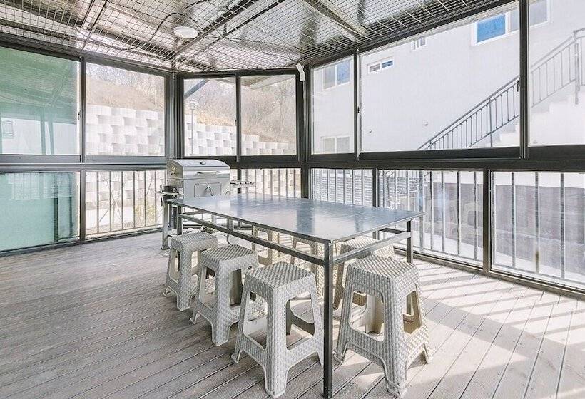 Pensió Taean Blueisland Pool Villa