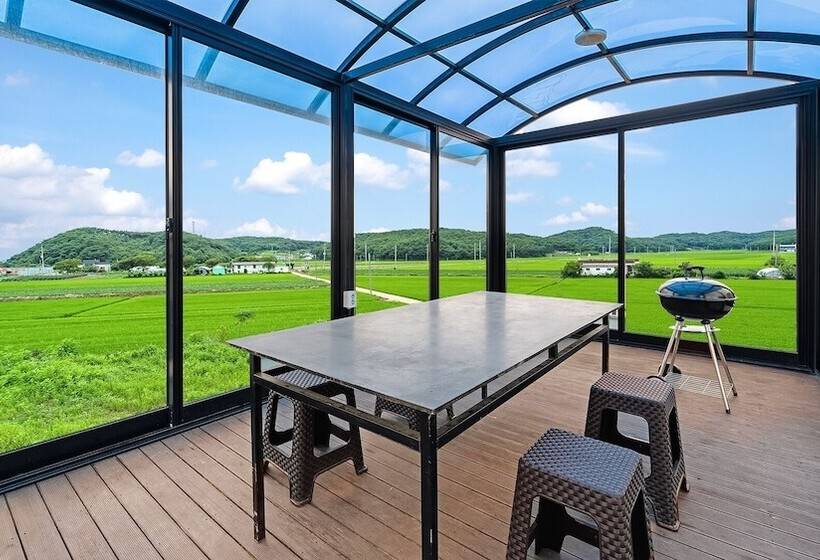 Pensió Taean Blueisland Pool Villa