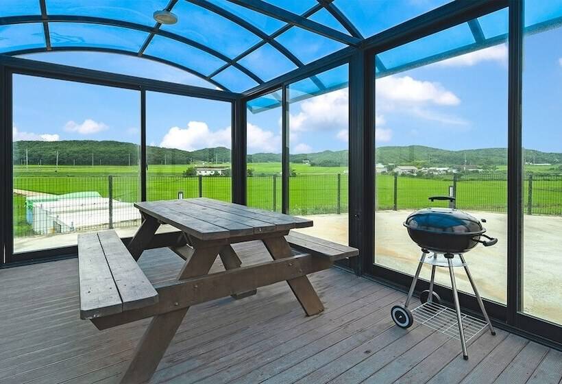 Pensió Taean Blueisland Pool Villa