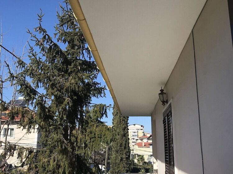 بنسيون Tirana City Rooms   Vatra E Lagjes By Paymán Club