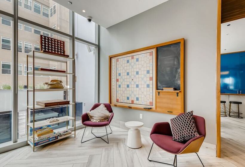 Sentral Michigan Avenue