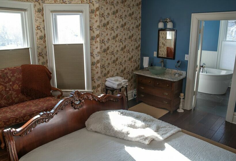 The Urstad House B&b