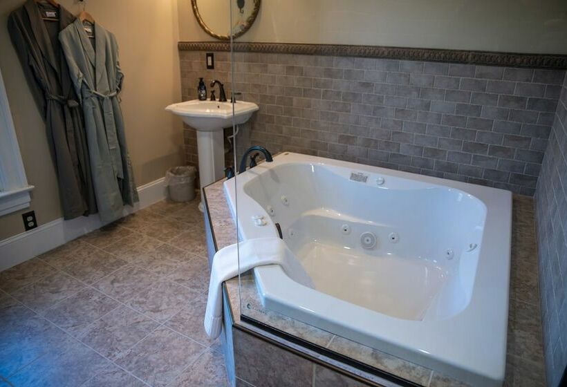 The Urstad House B&b