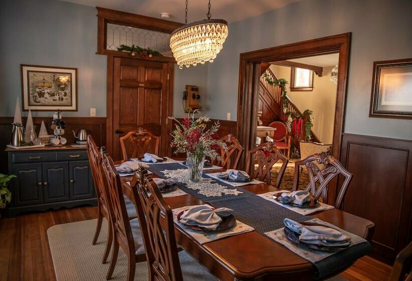 The Urstad House B&b