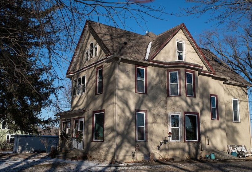 The Urstad House B&b