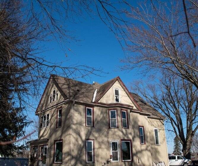 The Urstad House B&b