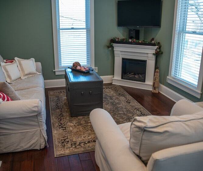 The Urstad House B&b