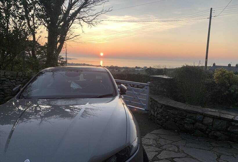 Beautiful Cottage Near Harlech With Ocean Views