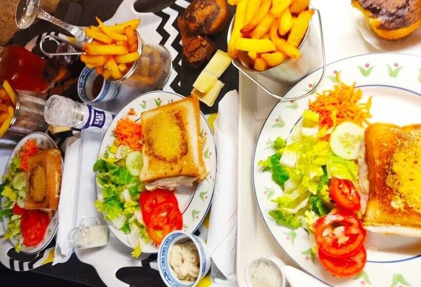 مبيت وإفطار Christine Scuflaire