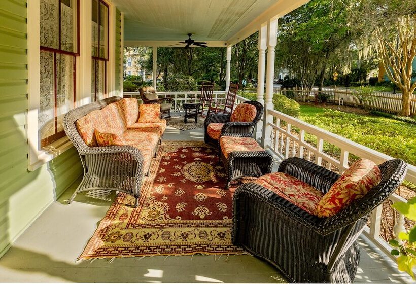 مبيت وإفطار Lady Clare Room At Camellia Rose Inn Downtown