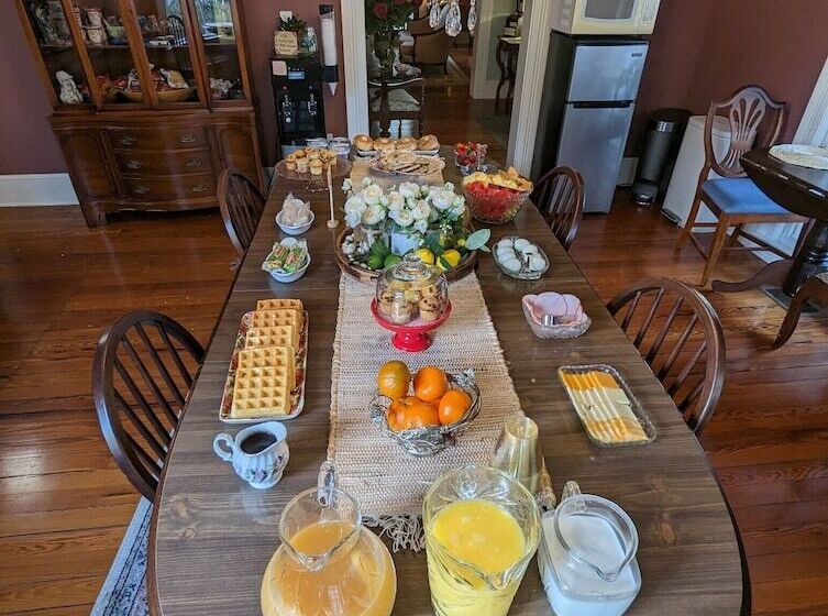 مبيت وإفطار Lady Clare Room At Camellia Rose Inn Downtown