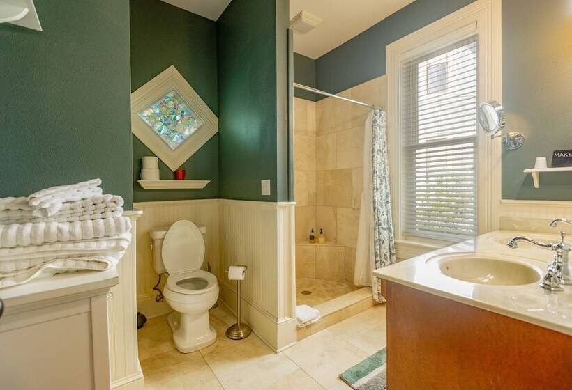 צימר Lady Clare Room At Camellia Rose Inn Downtown