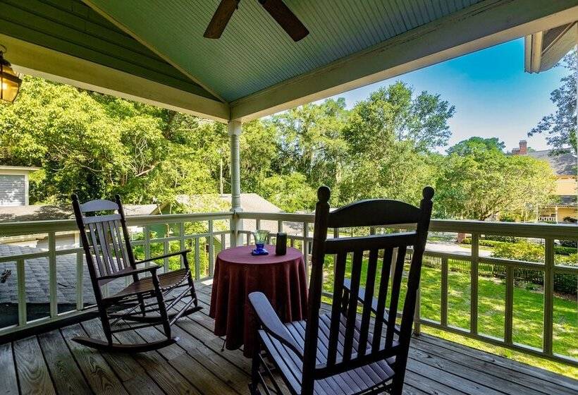 مبيت وإفطار Lady Clare Room At Camellia Rose Inn Downtown