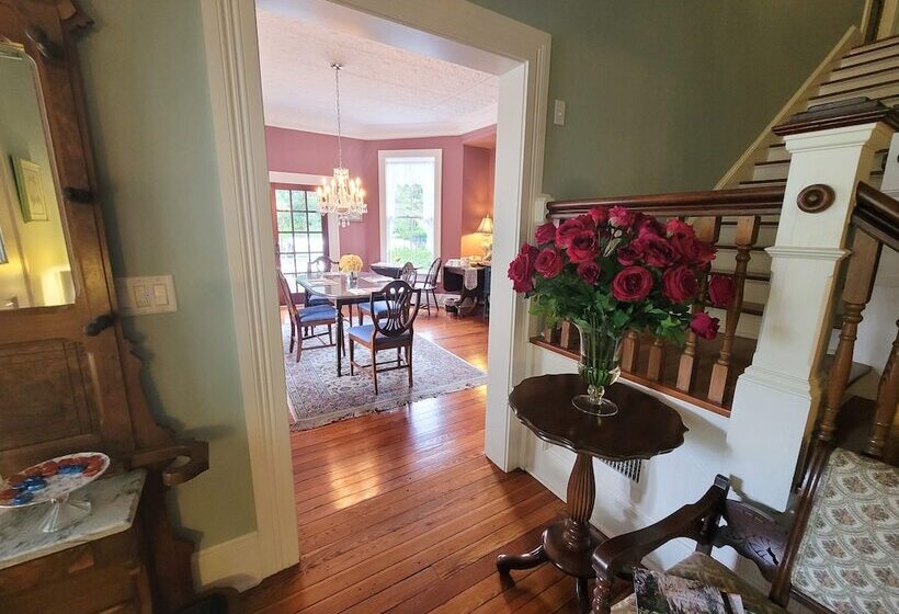 צימר Lady Clare Room At Camellia Rose Inn Downtown
