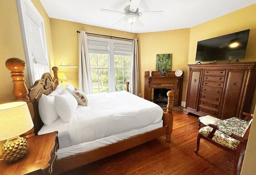 مبيت وإفطار Lady Clare Room At Camellia Rose Inn Downtown