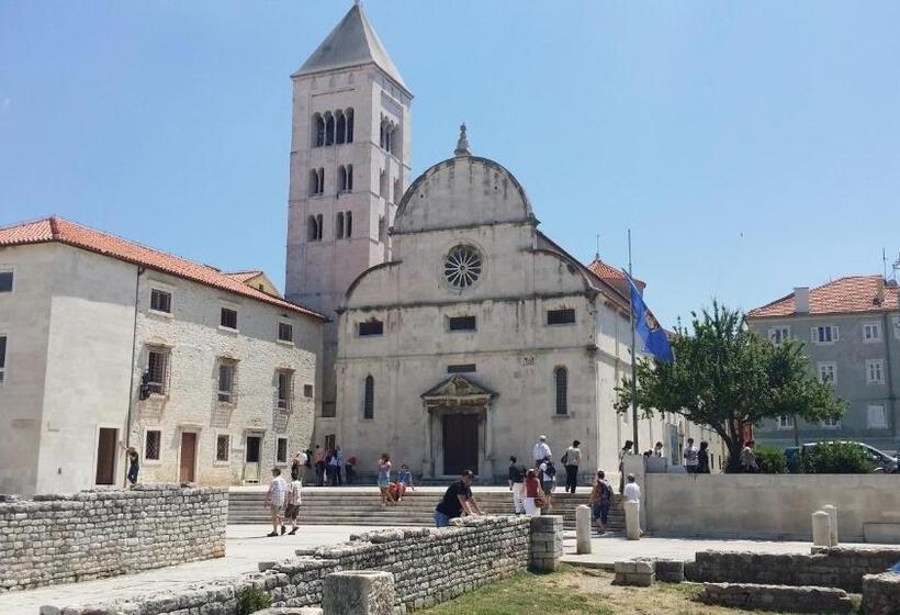 Bed and Breakfast Nautical Rooms In Old Part Of The Town