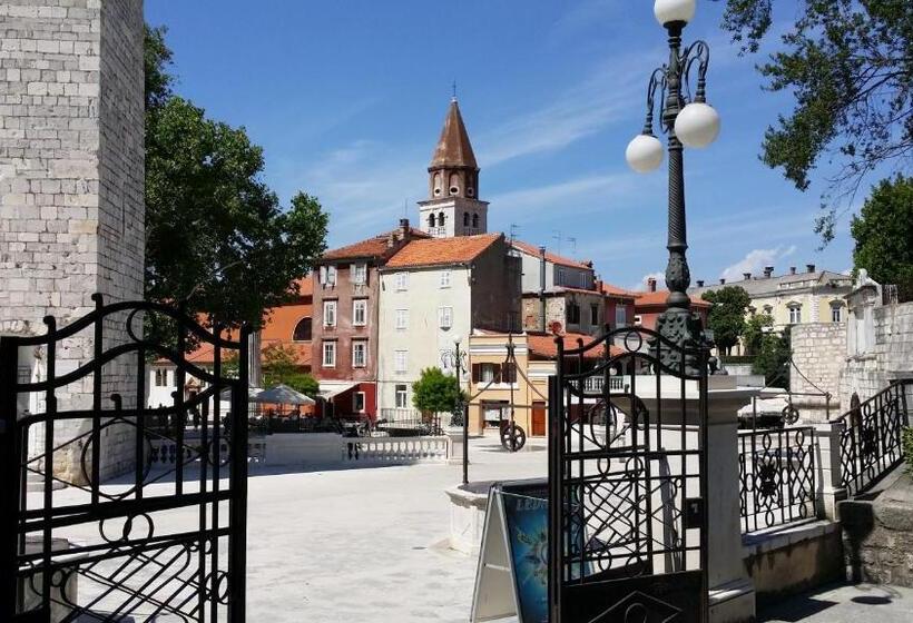 Bed and Breakfast Nautical Rooms In Old Part Of The Town