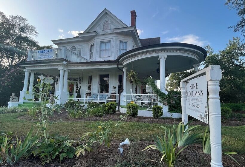 مبيت وإفطار Nine Columns