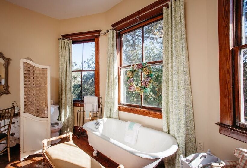 مبيت وإفطار Nine Columns