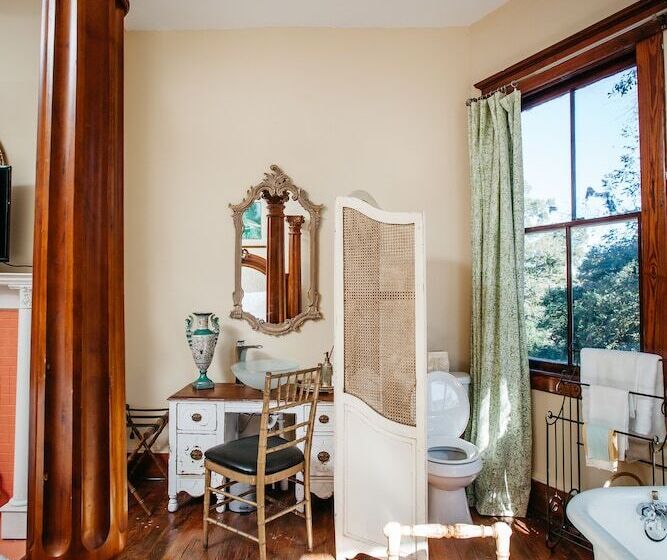 مبيت وإفطار Nine Columns