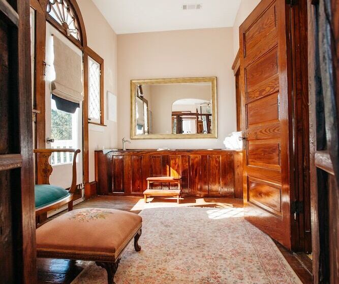 مبيت وإفطار Nine Columns