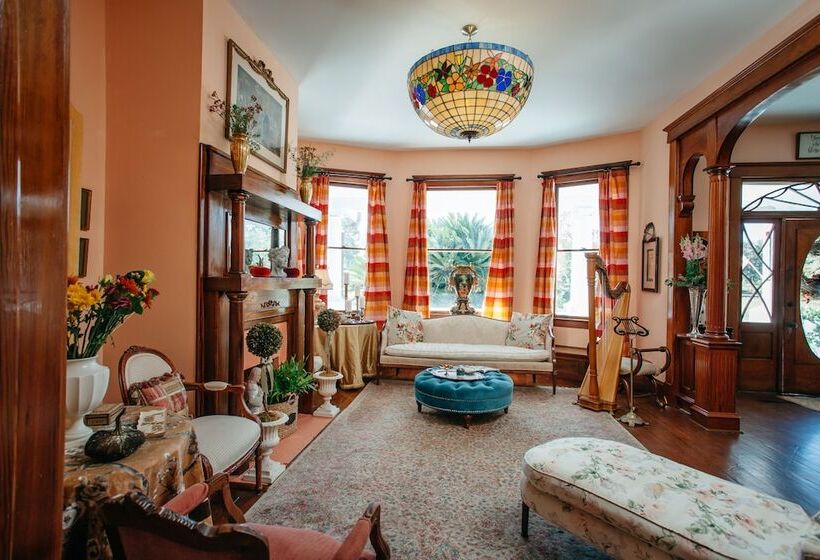 مبيت وإفطار Nine Columns