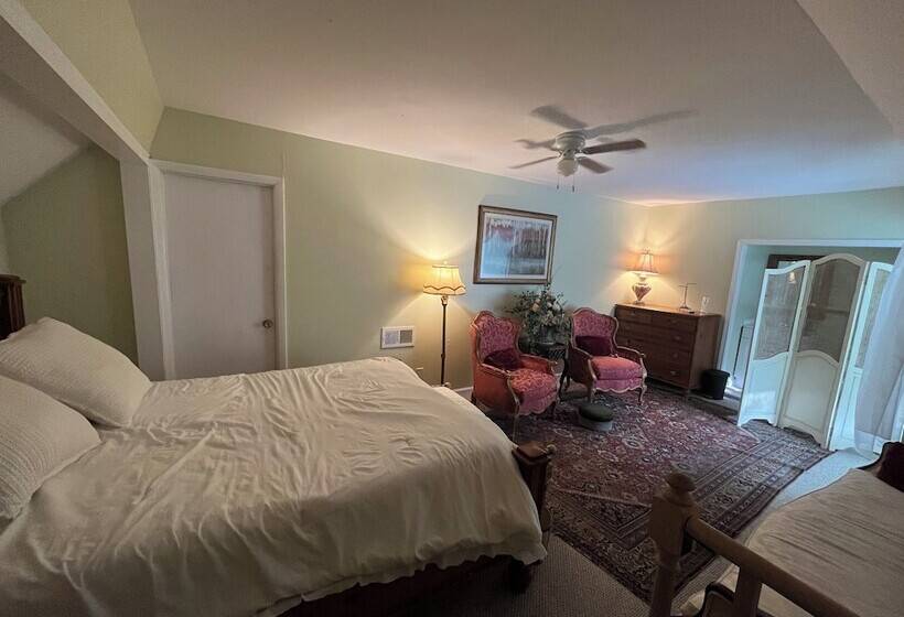 مبيت وإفطار Nine Columns